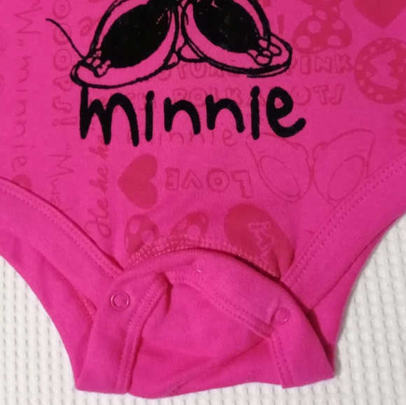 🔥SALE🔥 Disney Minnie Mouse Long Sleeved Onesie Bodysuit NWT Size 6-12 Months - Picture 2 of 5